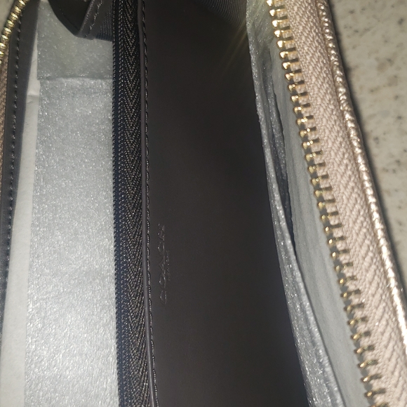 NWT Coach Accordion Zip Wallet In Signature Canvas - Picture 9 of 11